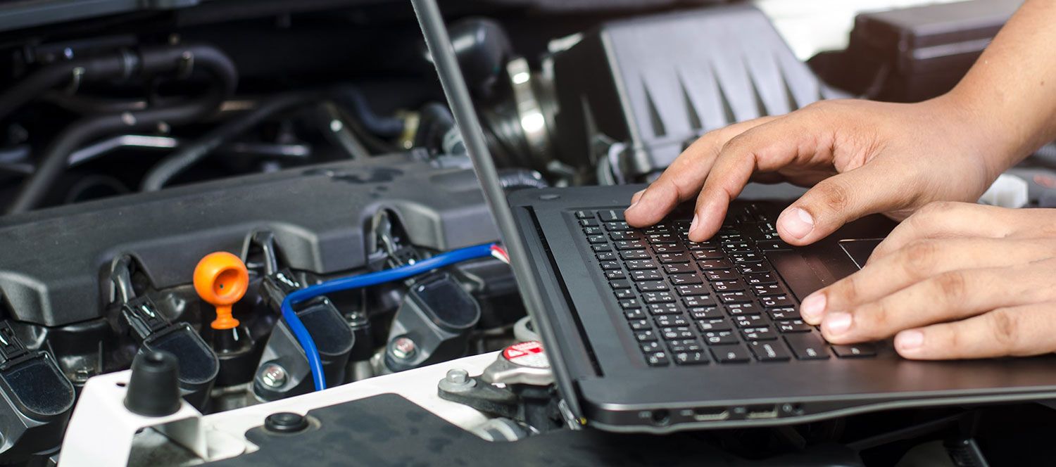 Autoüberprüfung findet mittels Analyse durch einen Laptop statt