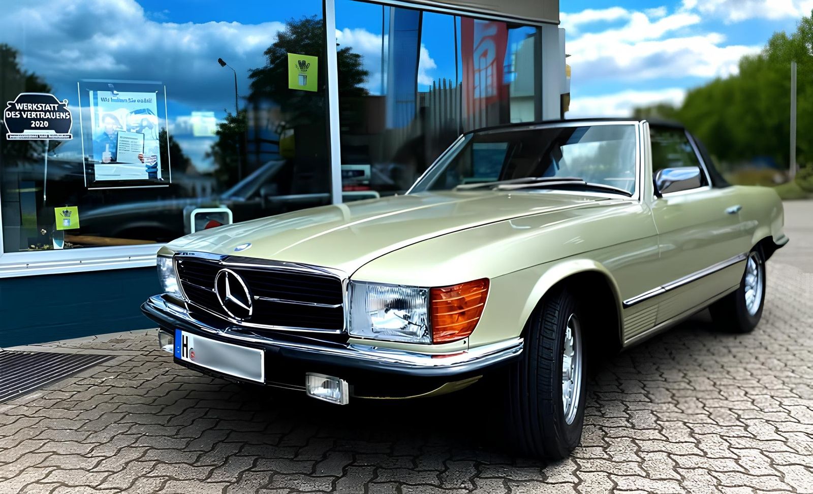 Vor AED Kfz-Meisterbetrieb Alexander Wien steht ein Oldtimer